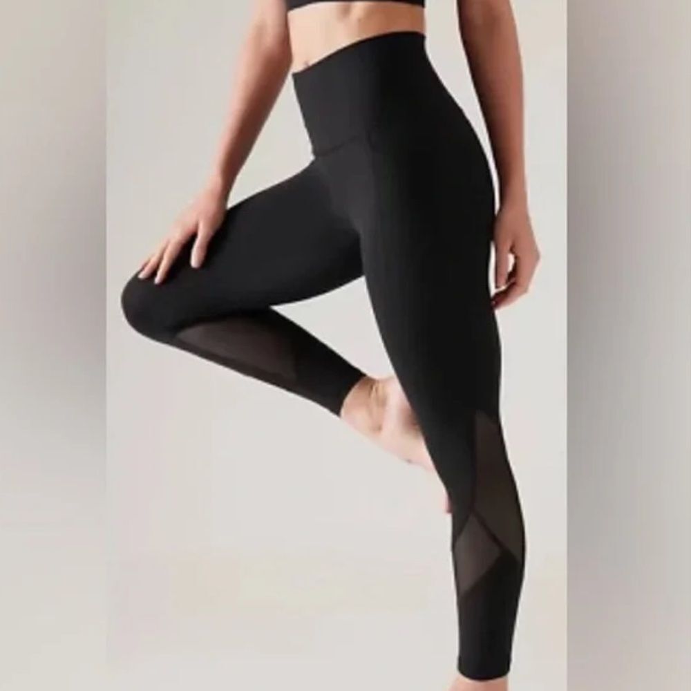 Athleta Salutation Stash High Rise Mesh 7/8 tight, S balletcore pilates legging